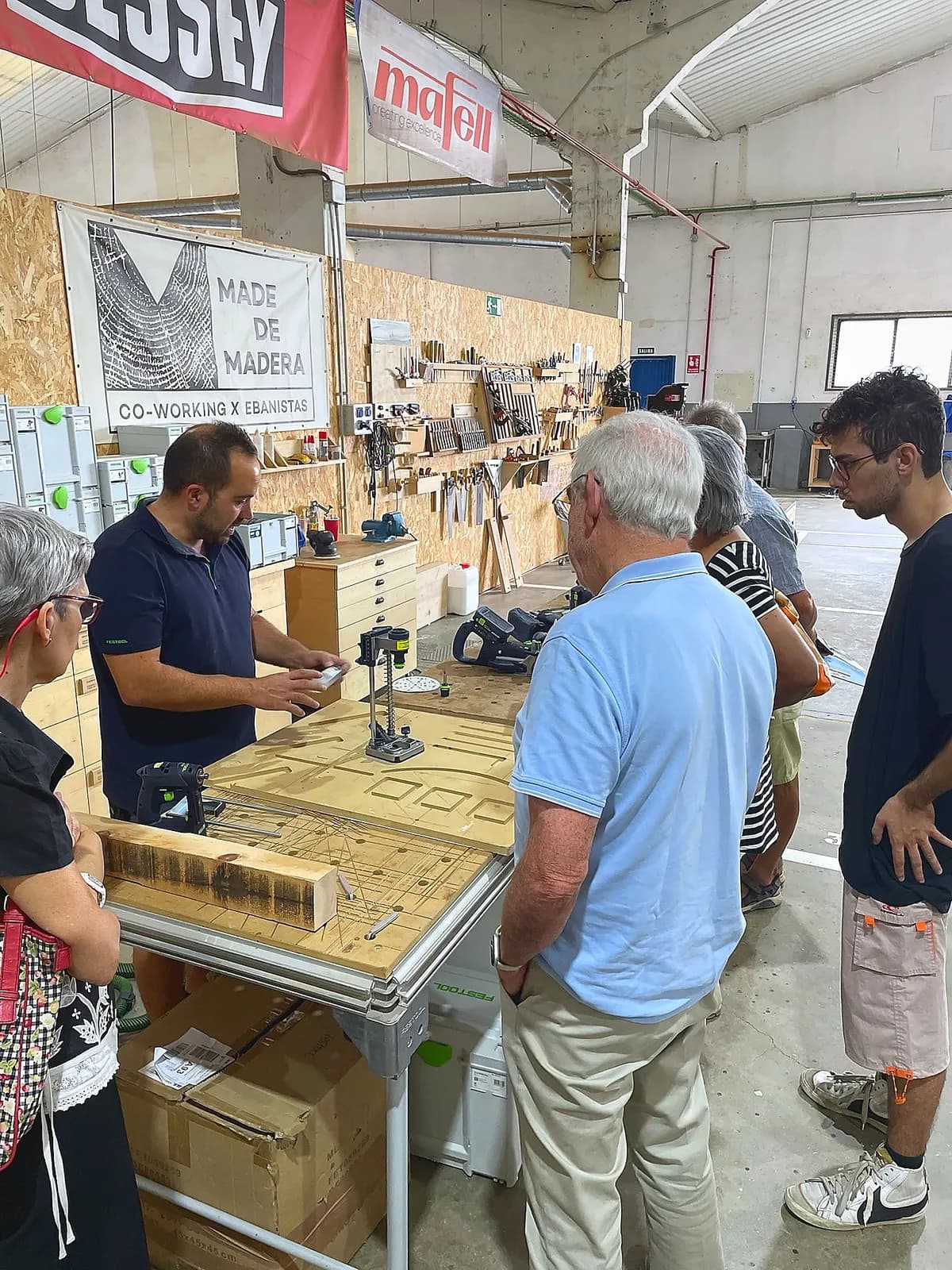 Made de Madera coworking workshop with professional machinery