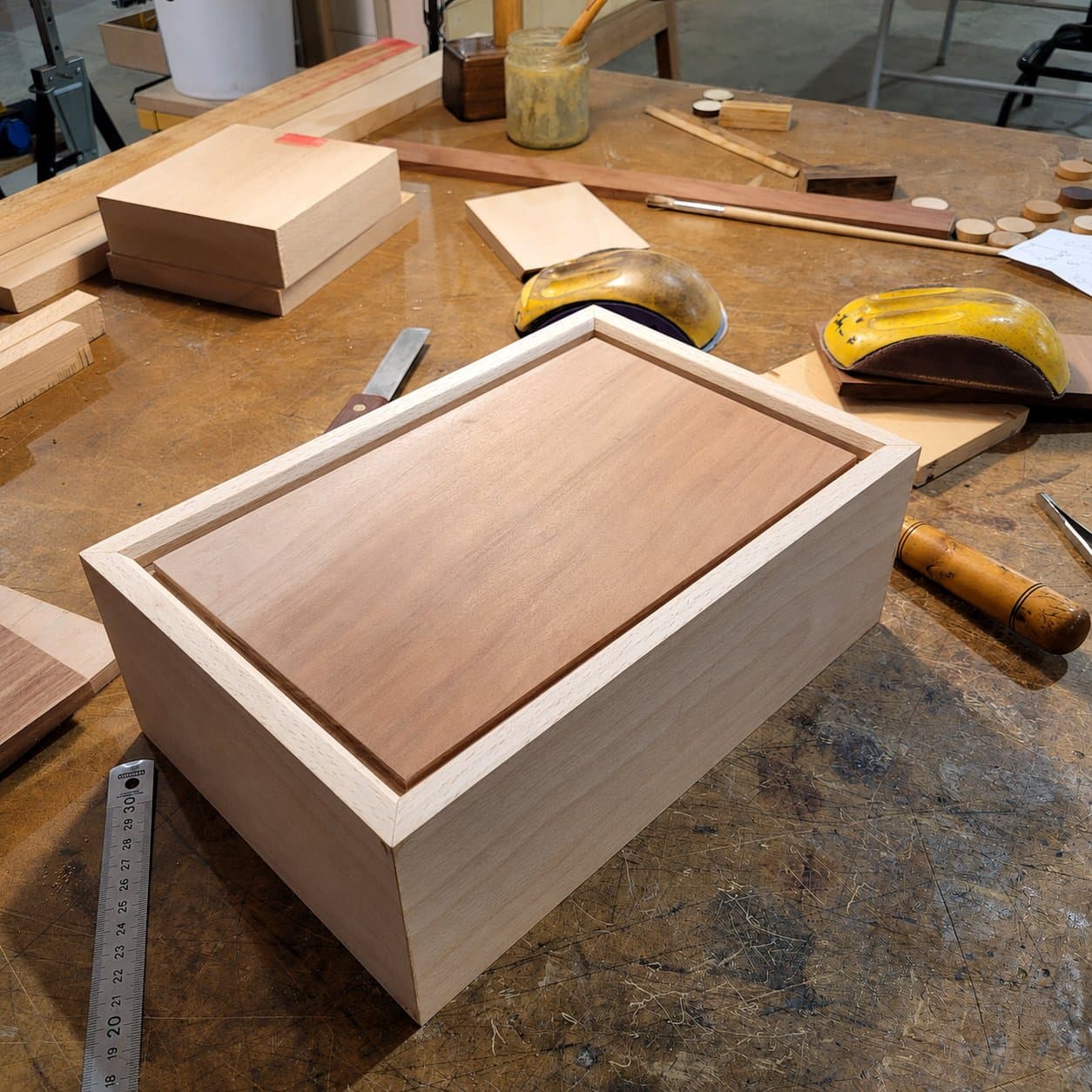 Caja de Madera Maciza — la pieza terminada
