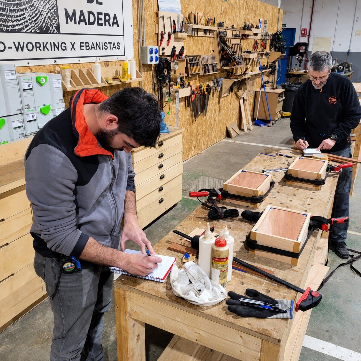 Caja de Madera Maciza — Detalle