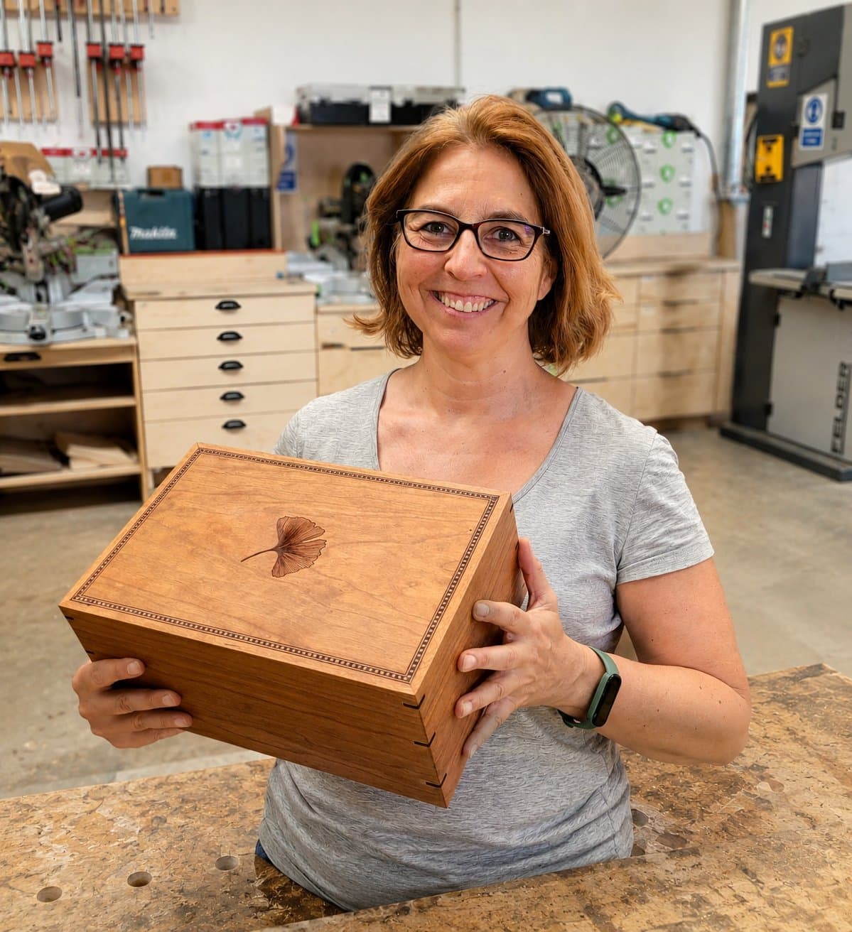 Caja de Madera Maciza — Acabado