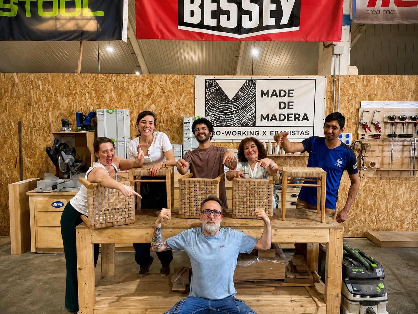 Taburete con Asiento Tejido (Cuerda Danesa) — la pieza terminada