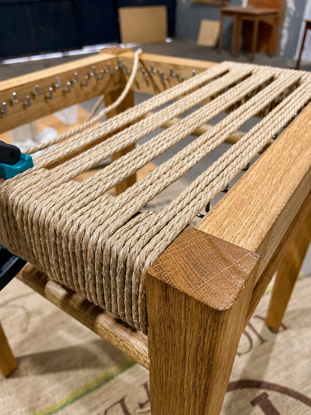 Taburete con Asiento Tejido (Cuerda Danesa) — TENSANDO LA BASE
